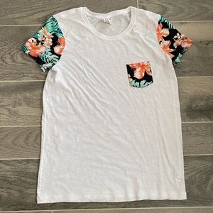 Pink Victoria’s Secret Hawaiian Floral/Tropical Pocket T-Shirt Y2K 2000s